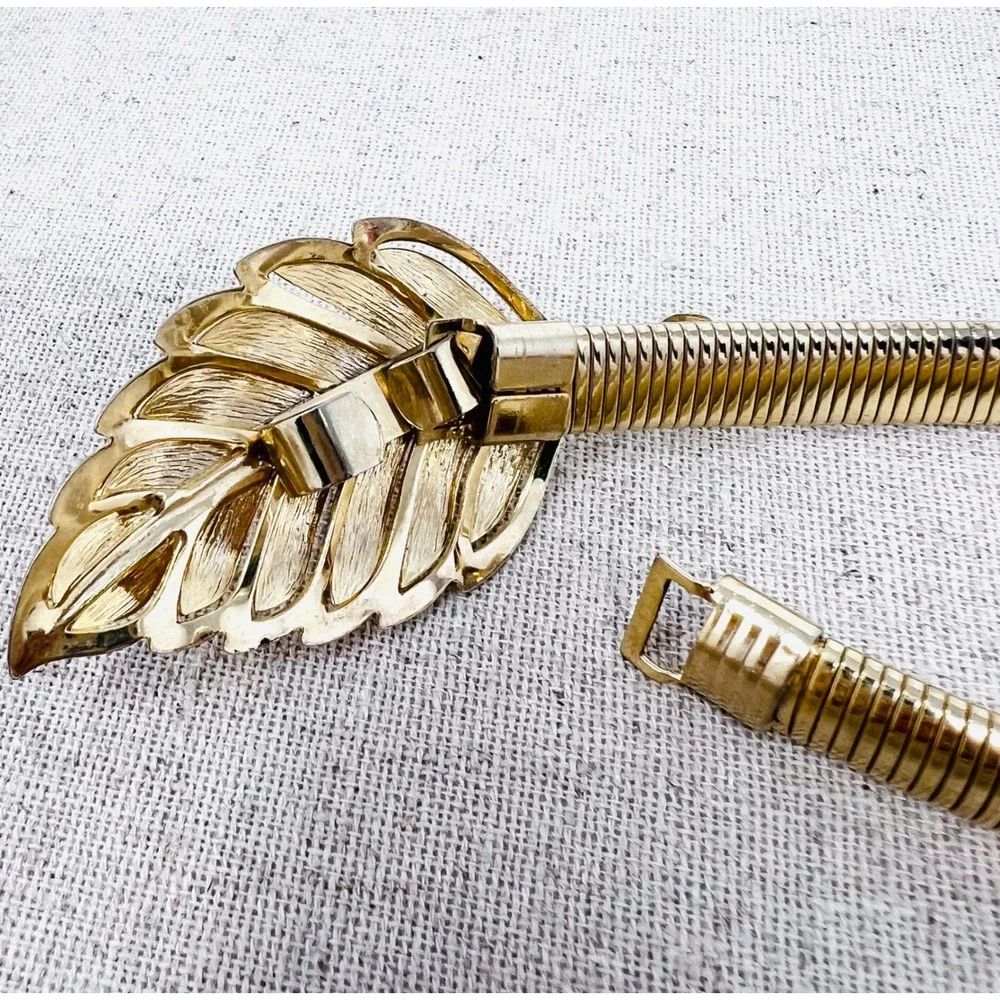 Vintage Gold Tone Snake Chain Stretch Belt Textured Leaf Buckle Botanical Boho